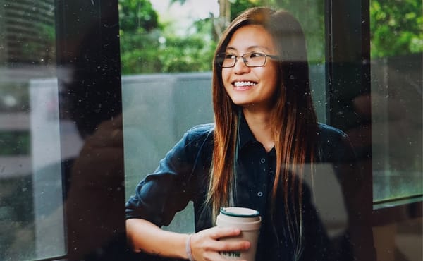 KHI MÁY ĐƯỢC DẠY PHA RƯỢU VÀ NẤU ĂN.